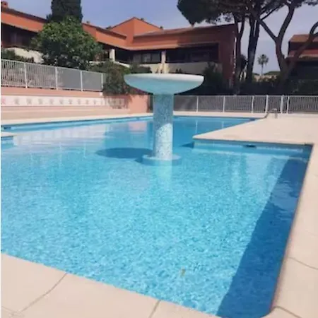 Studio, Piscine Et Parking A Apartamento Fréjus
